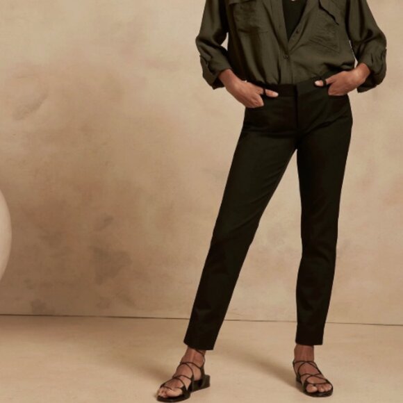 Banana Republic Factory Pants - NWT Banana Republic Factory Black sz 4p Sloan Slim Pants